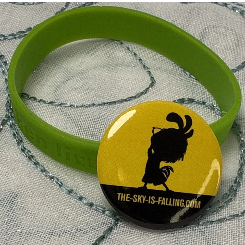 Disney Chicken Little Movie Promo Wristband & Pin Button Lot Green Bracelet